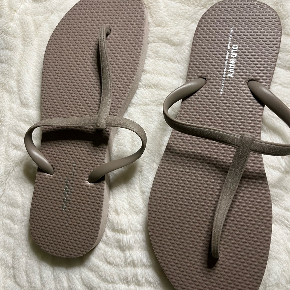 Old Navy Women's Taupe Sandals